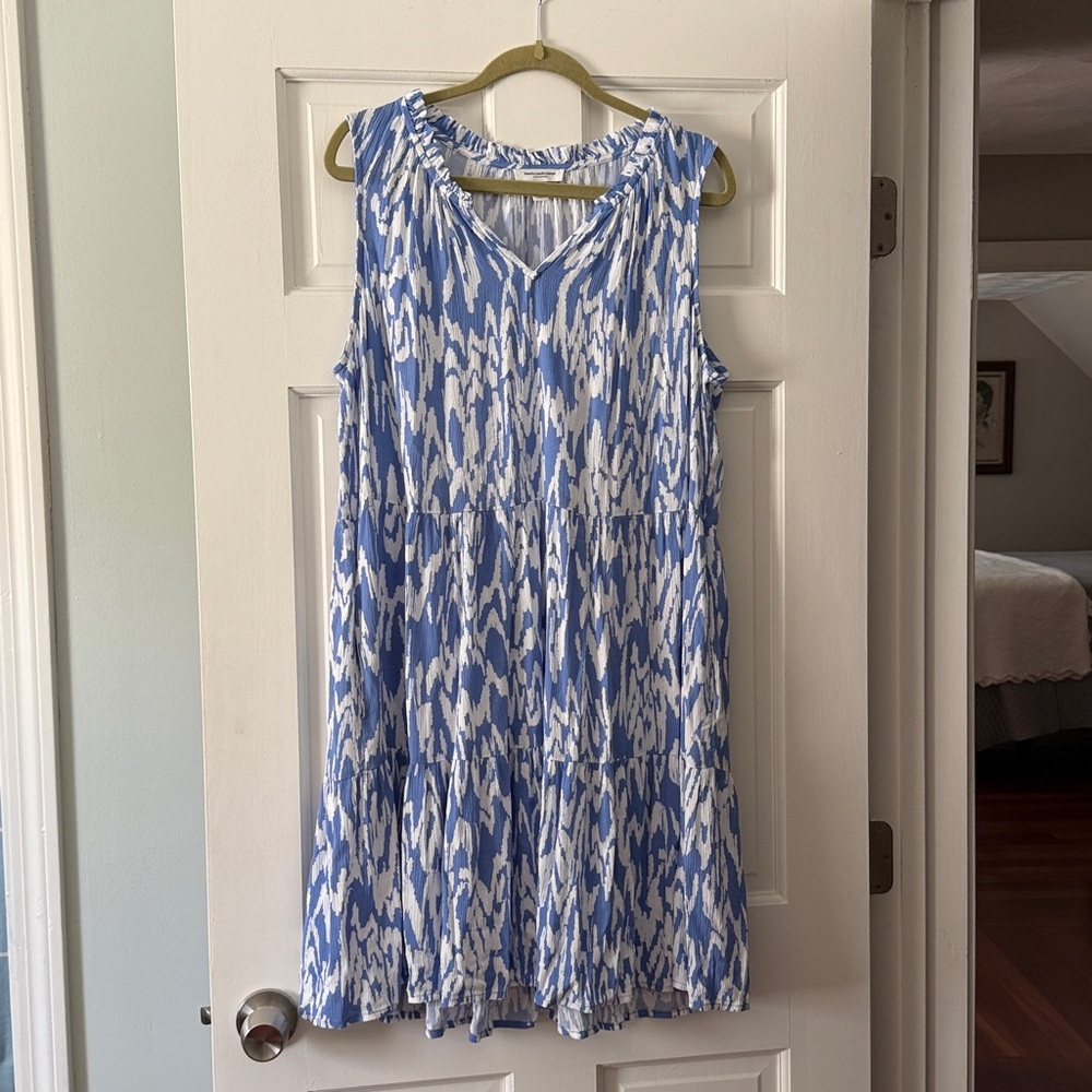 beachlunchlounge Blue and White Patterned Midi Dress - Picture 4 of 4